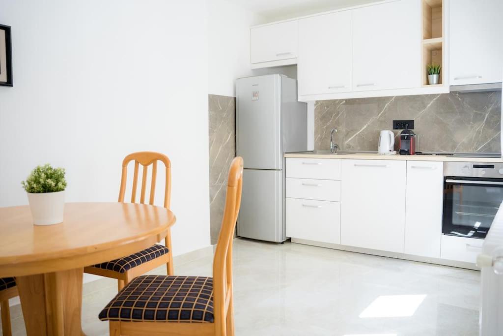 Downtown, Spacious, 2 Bedroom Apartment Белград Екстер'єр фото